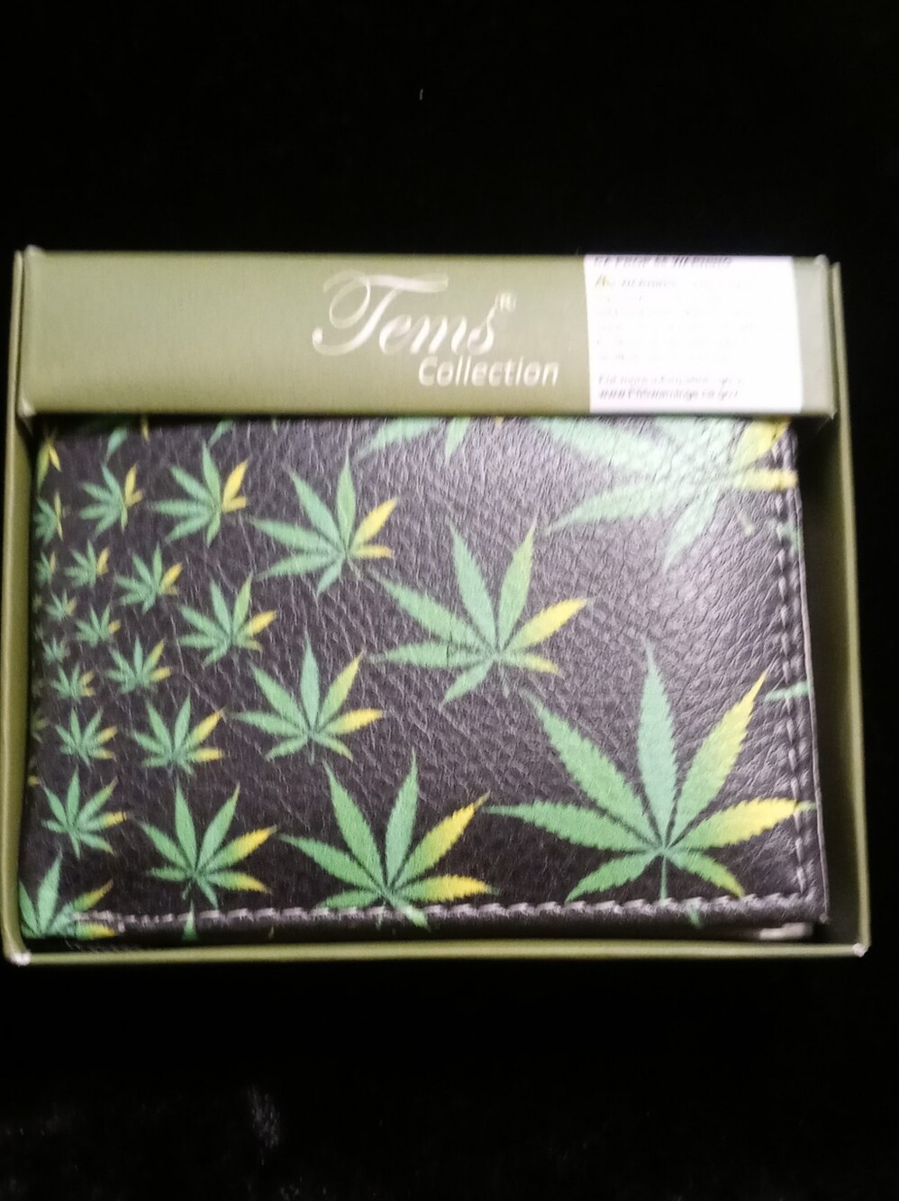 Wallet Leaf Design In a Box